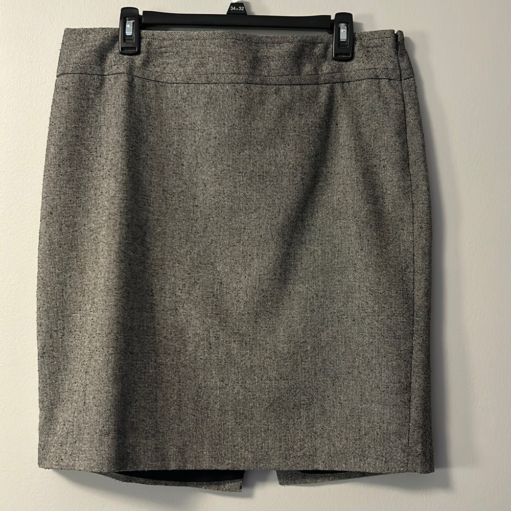 The Limited - Women’s size 12 - black/white fitted - lined - side zip skirt